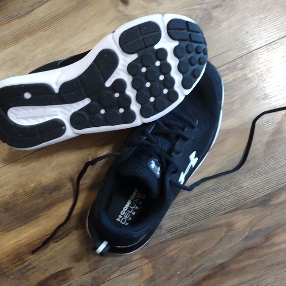 Under Armour Woman's Black Athletic Shoes - Picture 3 of 4